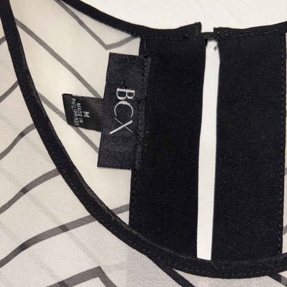 BCX BRAND STRIPED BLOUSE, SIZE M IN VERY GOOD CONDITION. - Picture 3 of 4